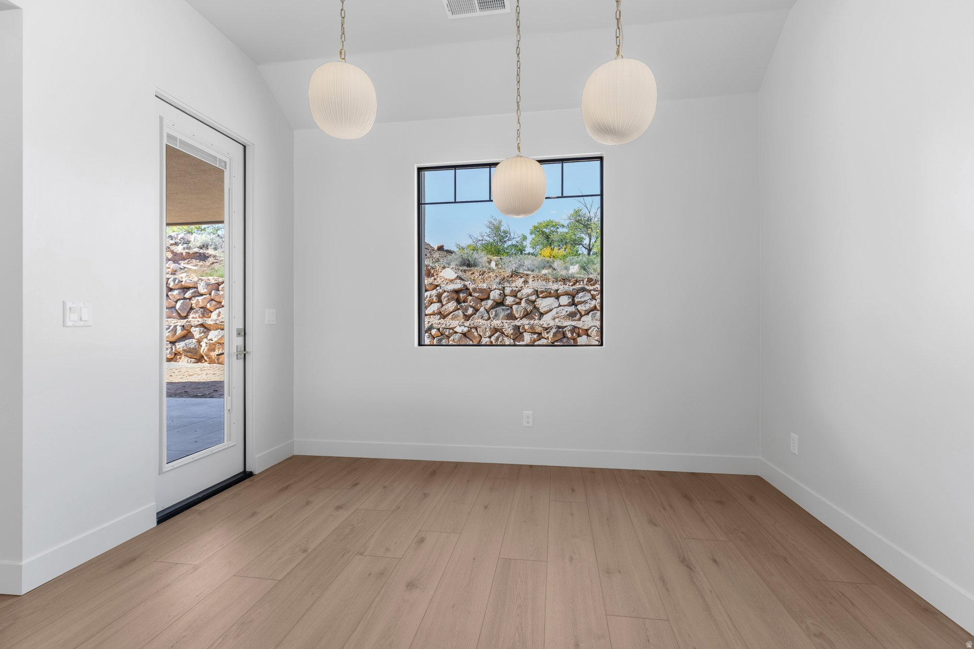 MOUNTAIN VIEW ESTATE OF HURRICANE - Residential