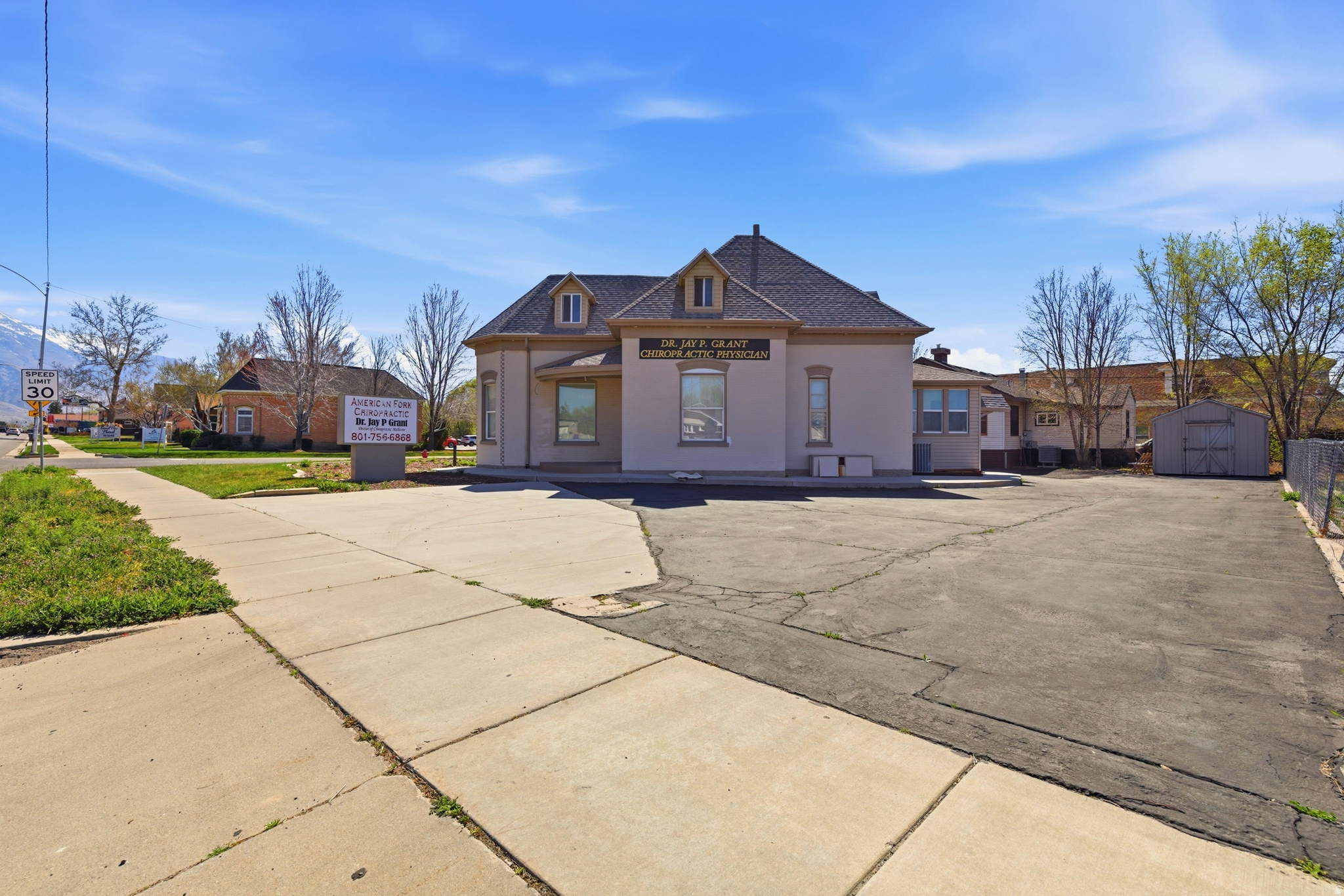 Main image without alt text