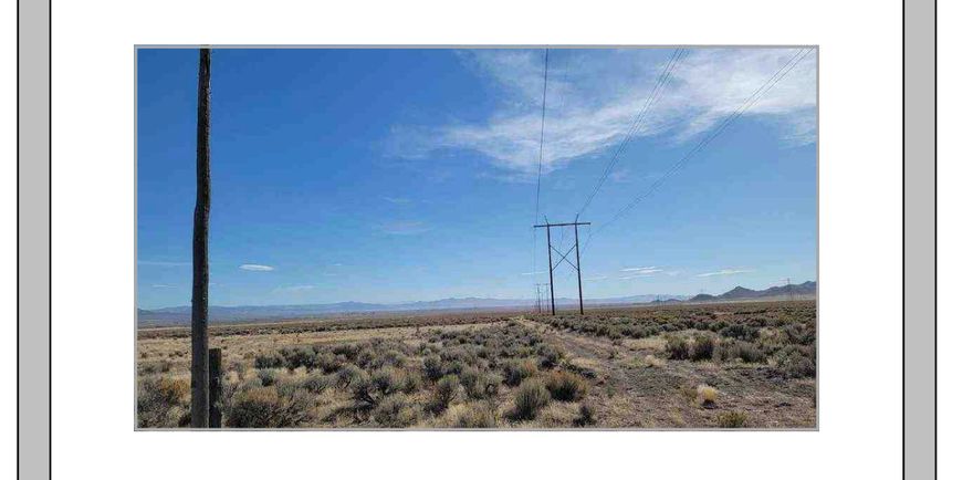 Highly desirable land and motivated seller! Square footage figures are provided as a courtesy estimate only and were obtained from tax records. The buyer is advised to obtain an independent measurement.