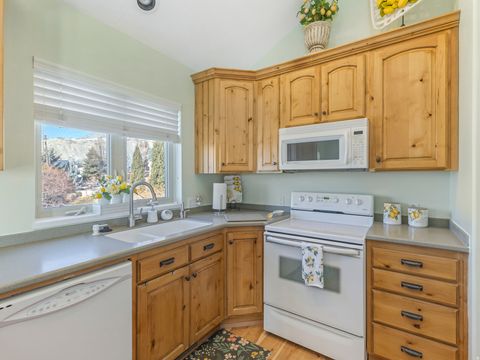 Tiny photo for 861 N 1100 E, Pleasant Grove, UT 84062 (MLS # 2134867)