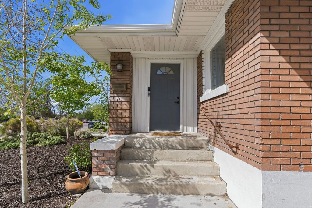 Photo of 2011 S 700 E, Salt Lake City, UT 84105 (MLS # 2151516)