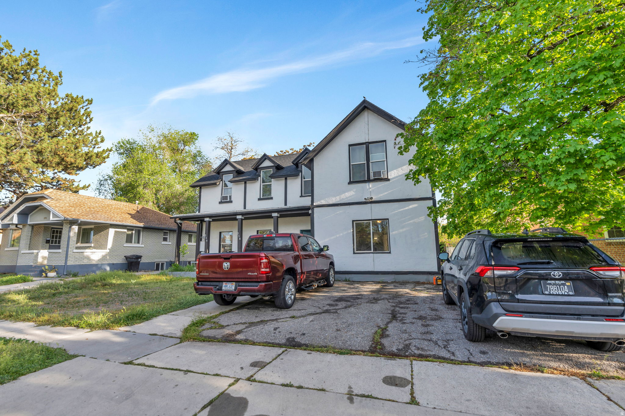 Main image without alt text