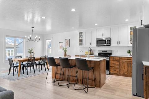 Tiny photo for 1521 S SAGEBERRY DR, Santaquin, UT 84655 (MLS # 2129420)