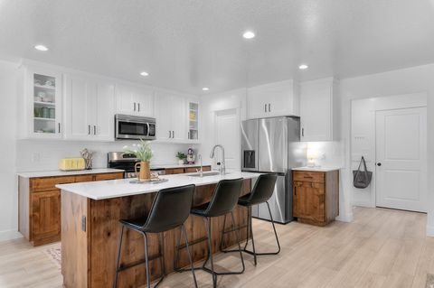 Tiny photo for 1521 S SAGEBERRY DR, Santaquin, UT 84655 (MLS # 2129420)