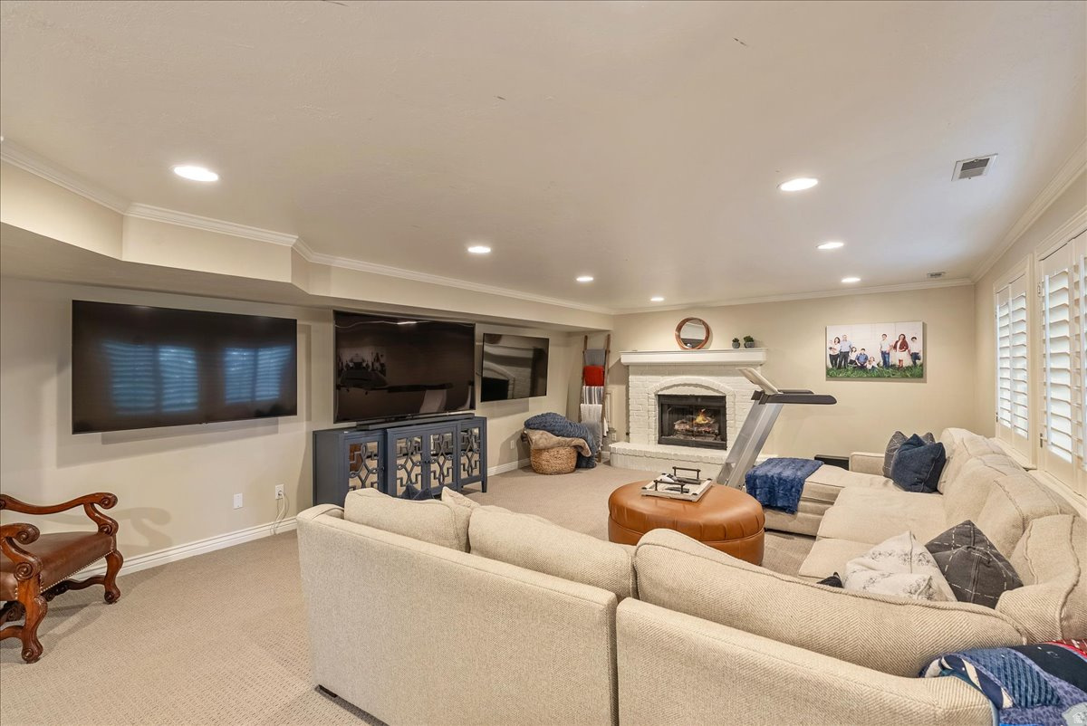 EAGLEWOOD COVE SUB - Residential