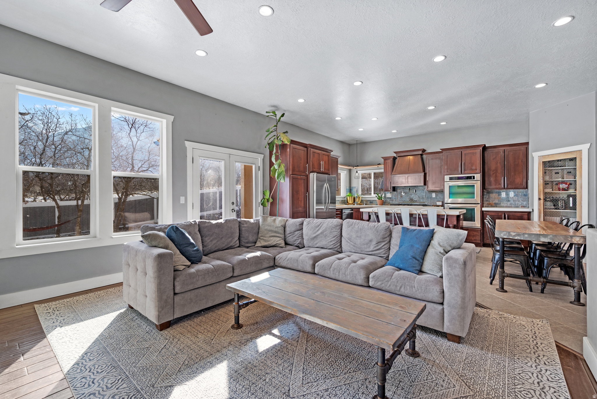 COUNTRY VIEW - Residential