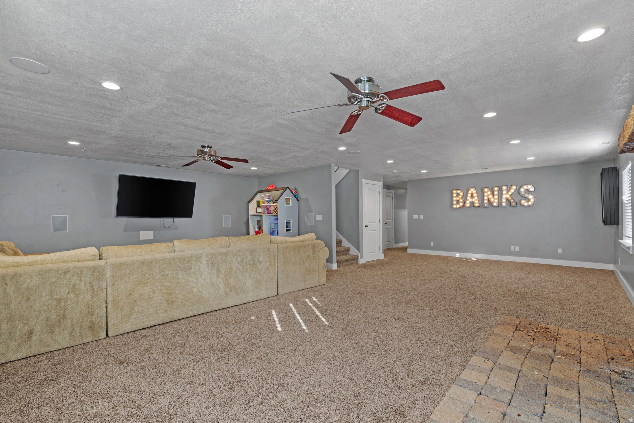 COUNTRY VIEW - Residential