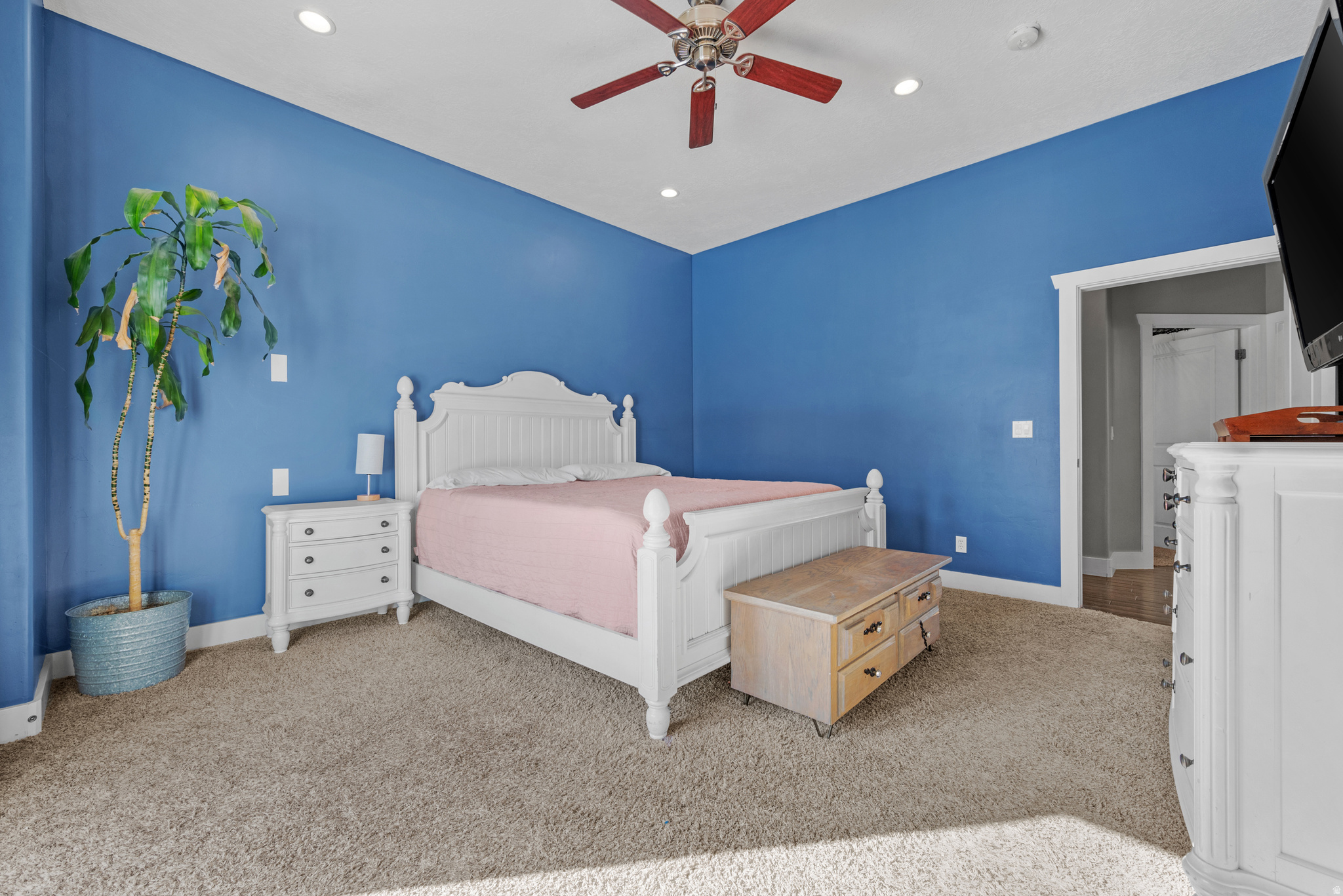 COUNTRY VIEW - Residential