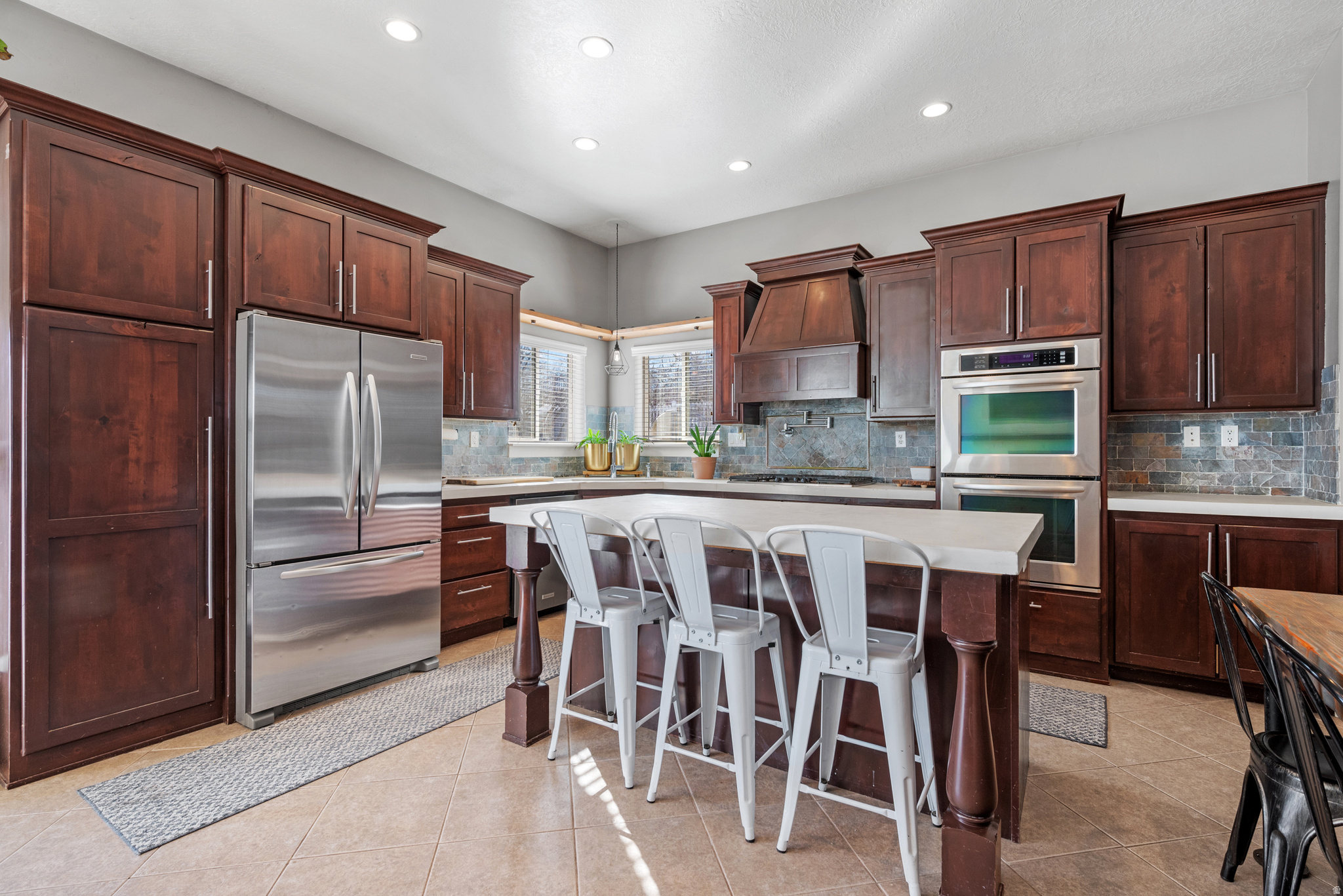 COUNTRY VIEW - Residential