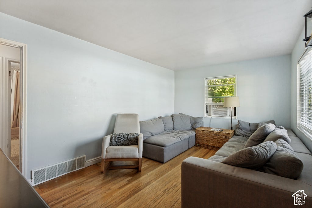 Photo of 334 E OAKLAND AVE, South Salt Lake, UT 84115 (MLS # 2191835)