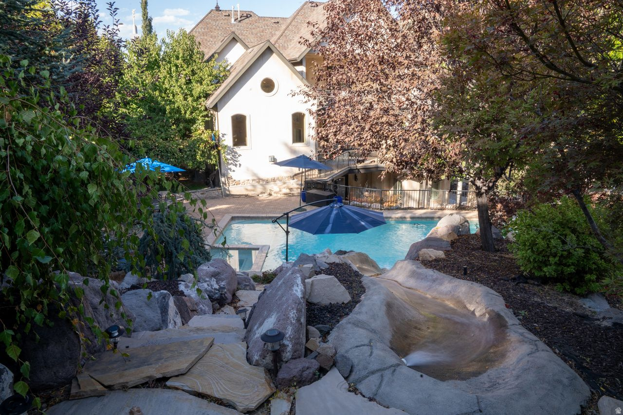 THE COVE IN CORNER CANYON - Residential