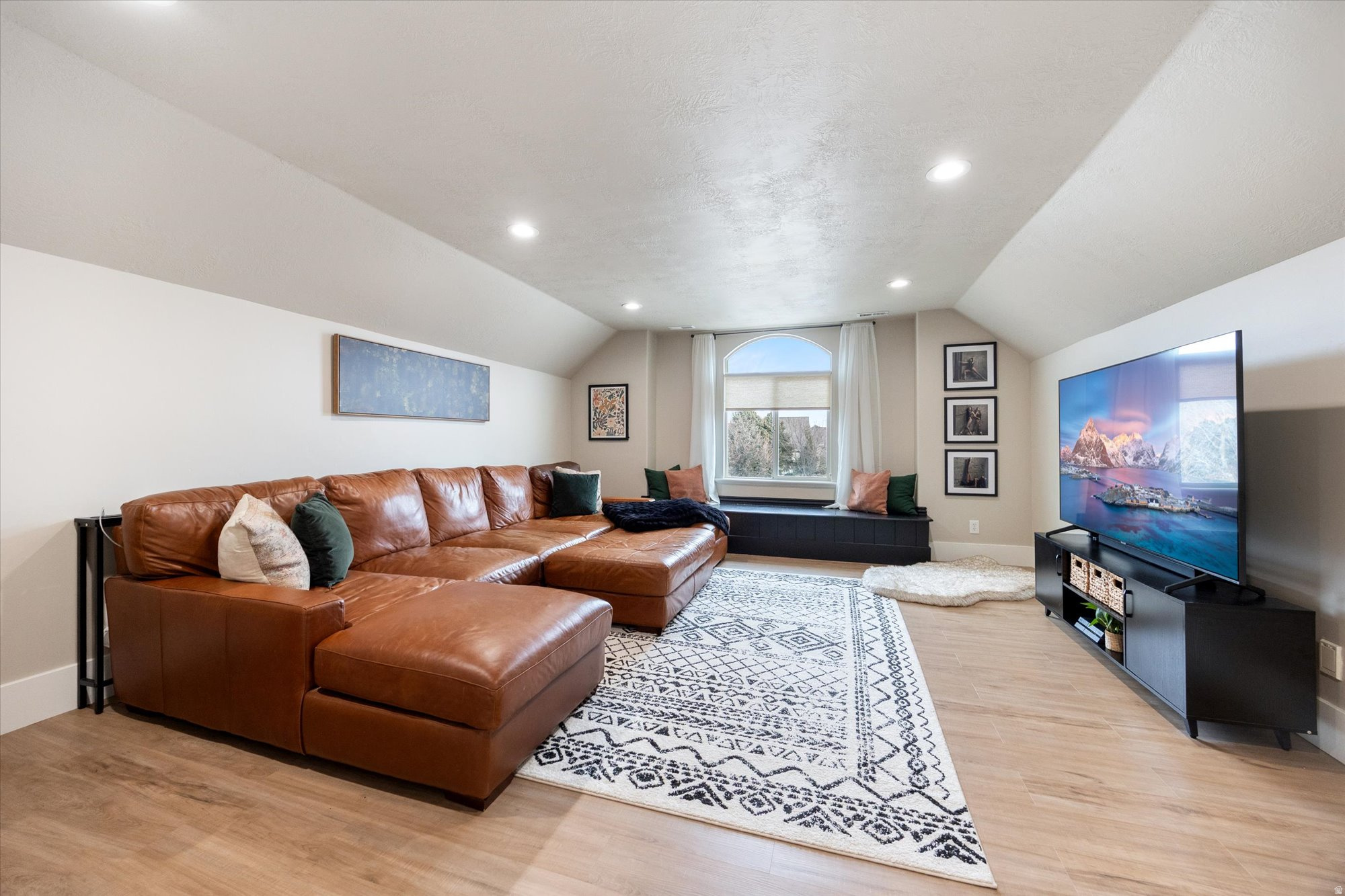 JONES MEADOWS - Residential