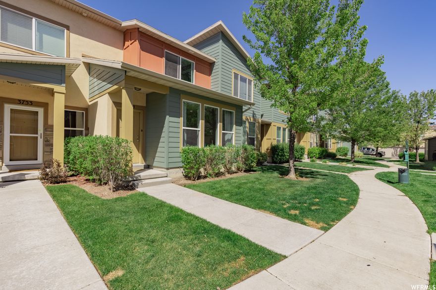 HUGE PRICE DROP. Modern Townhome with open floor plan, large windows, and tall ceilings. Prime location in Summerlane at District. Walking to Shopping Restaurants, and Theater. Granite counter tops, Stainless appliances, and gas range.