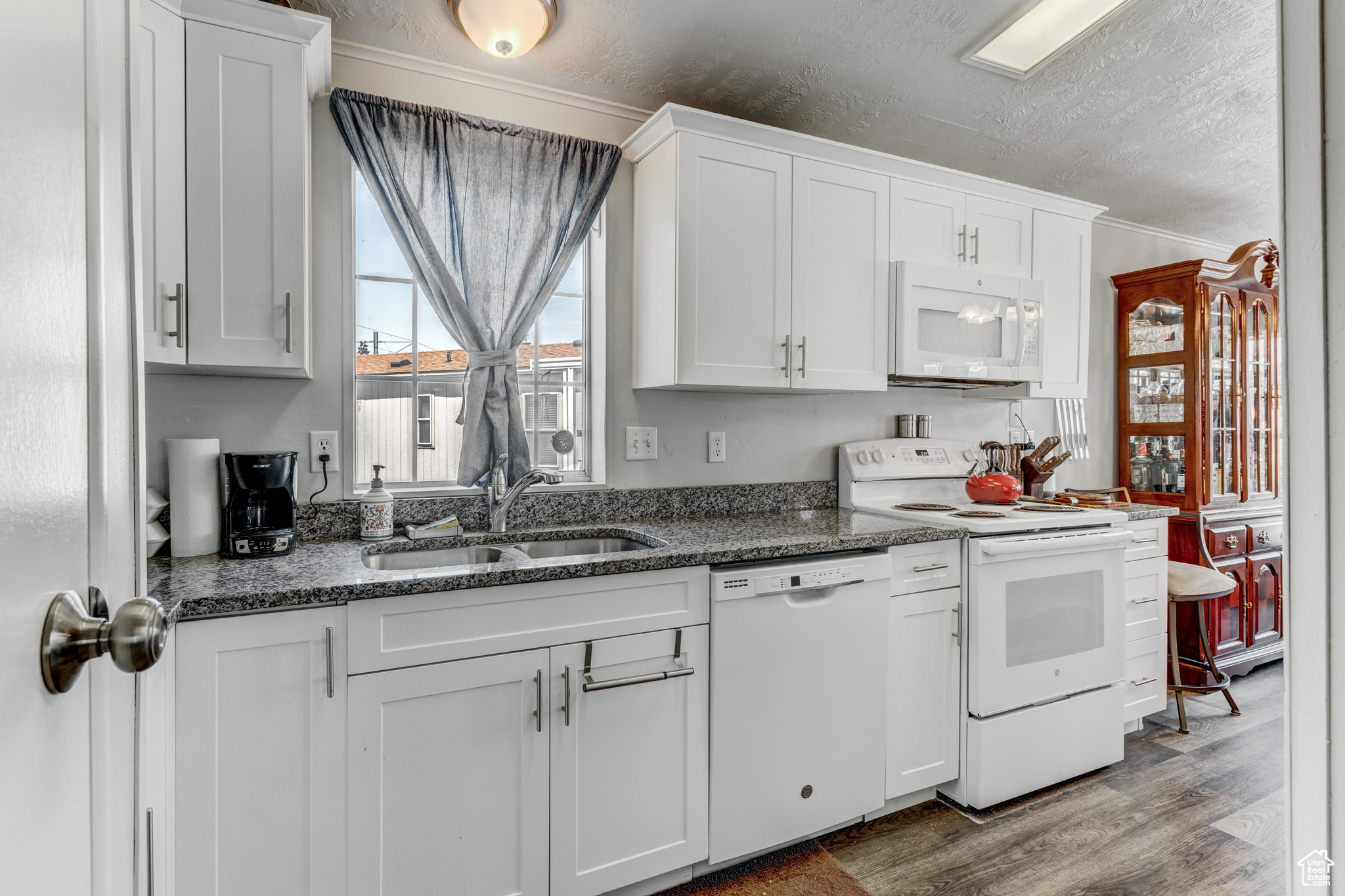 APPLEWOOD - Residential