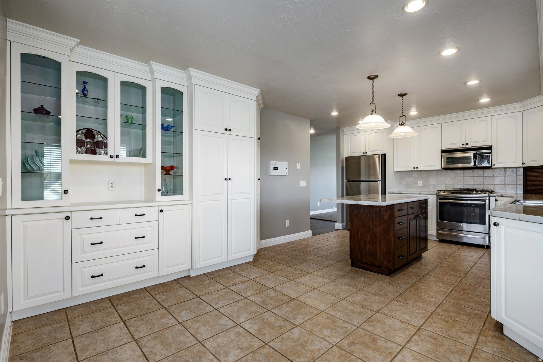 VALLEY HILLS ESTATES - Residential