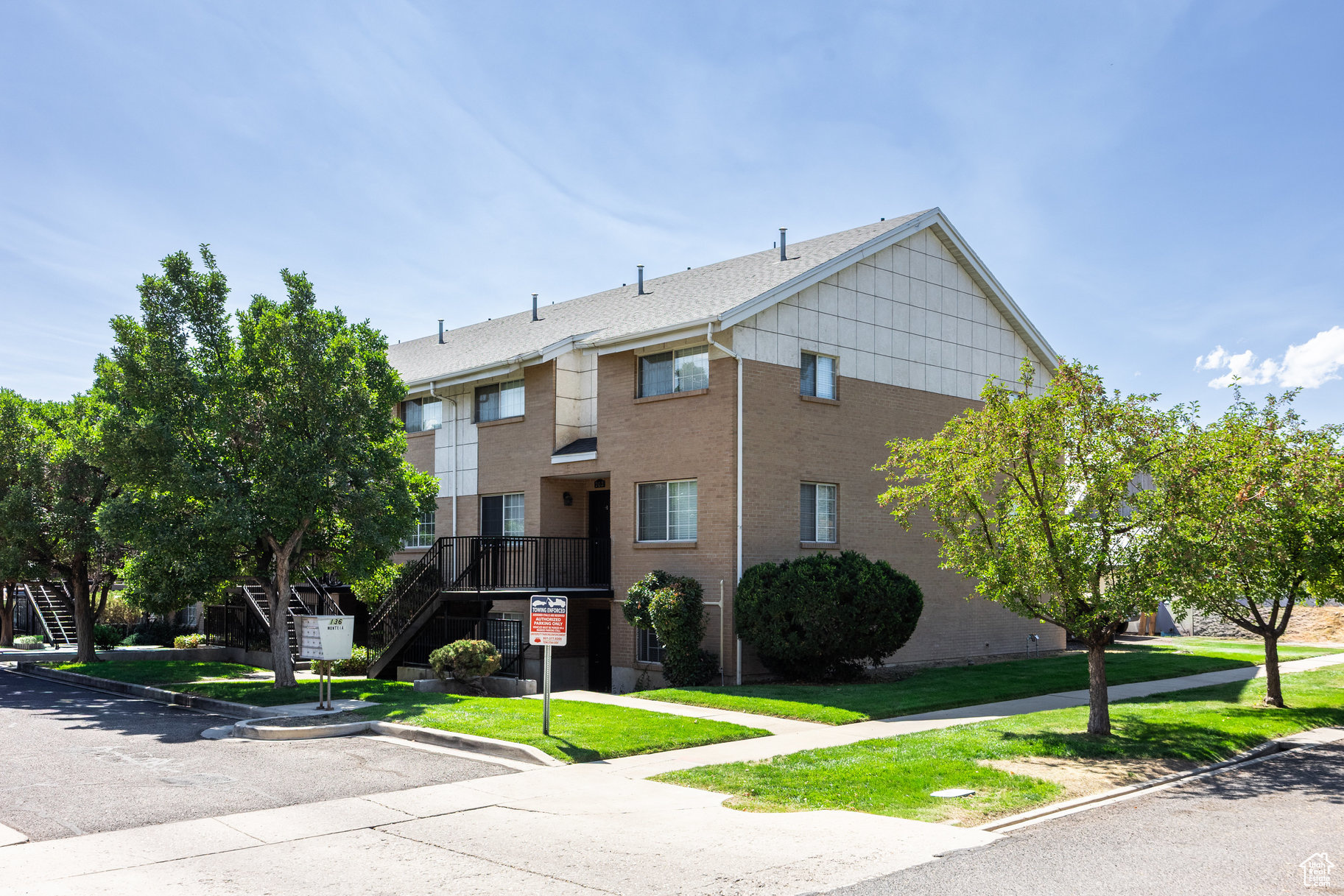 MONTERA CONDOS - Residential