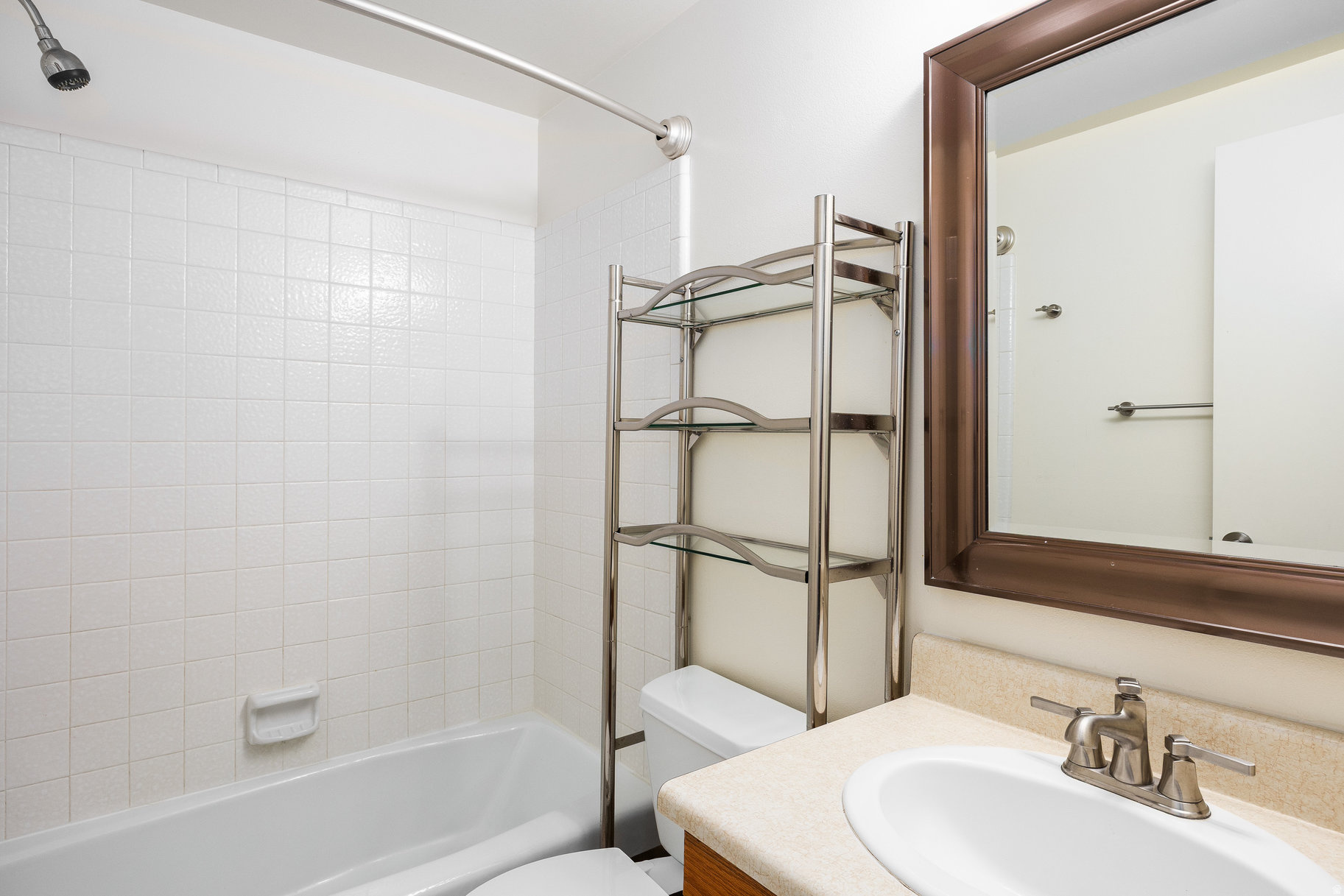 MONTERA CONDOS - Residential