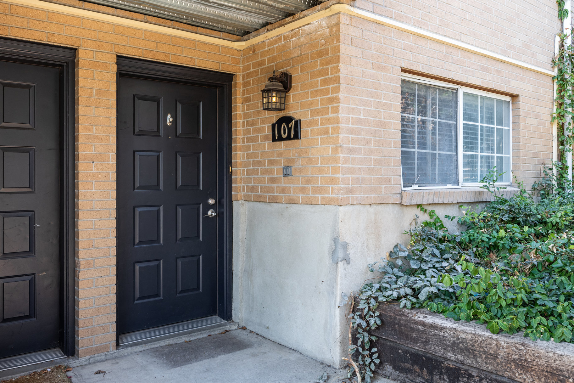 MONTERA CONDOS - Residential