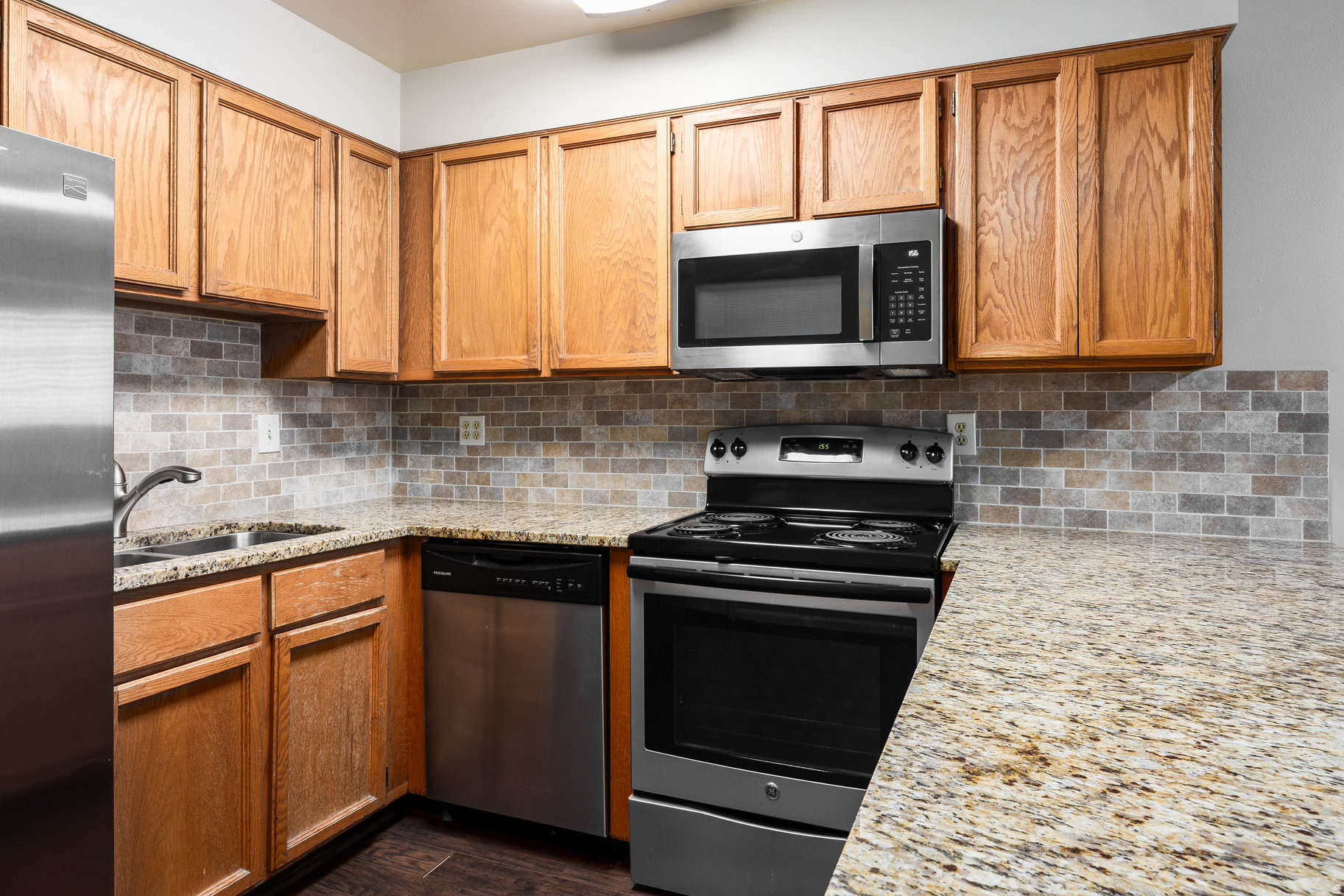 MONTERA CONDOS - Residential