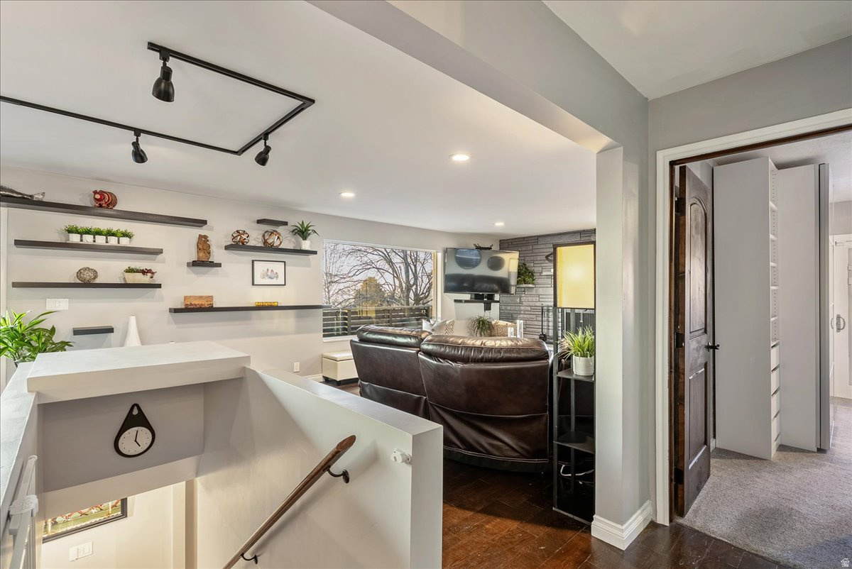 MT OLYMPUS HILLS - Residential