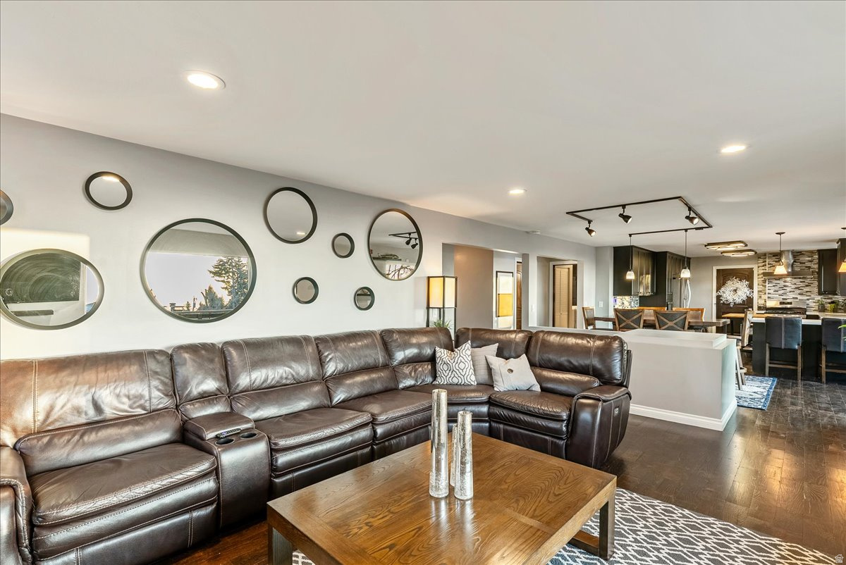 MT OLYMPUS HILLS - Residential