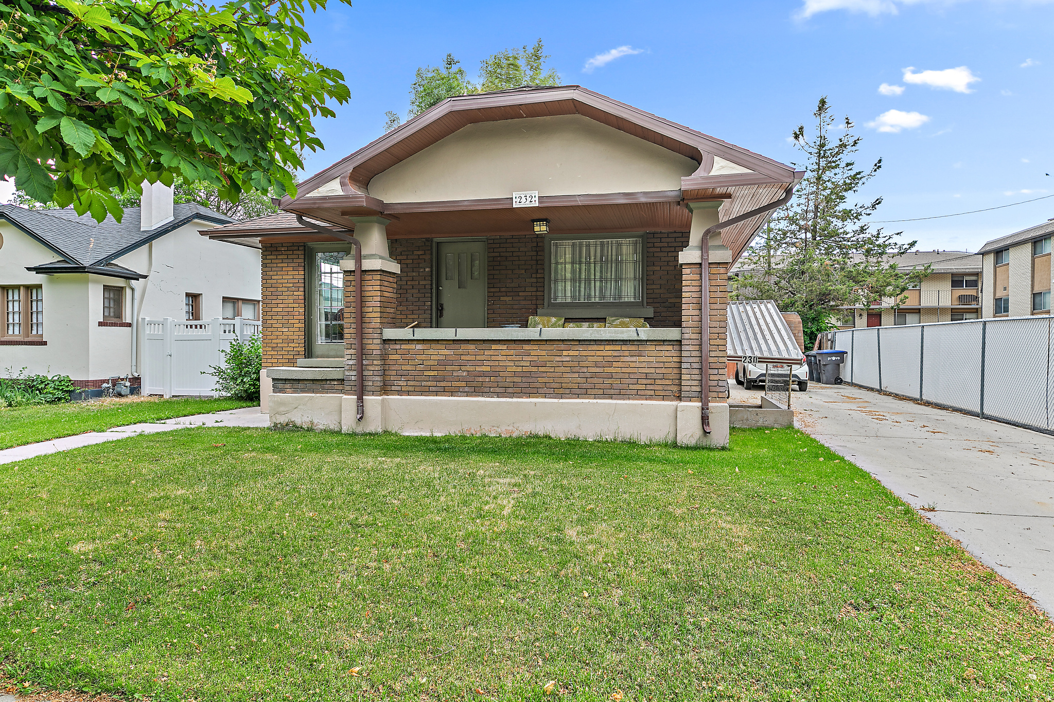 Main image without alt text