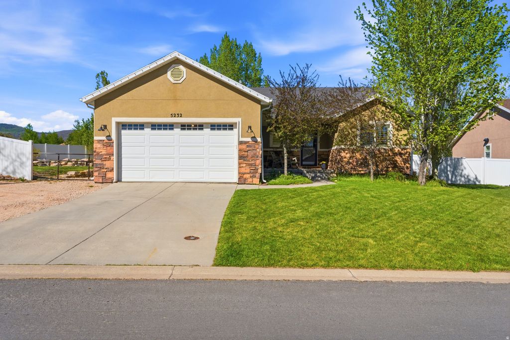 Photo of 5232 SADDLE DR, Oakley, UT 84055 (MLS # 2160600)