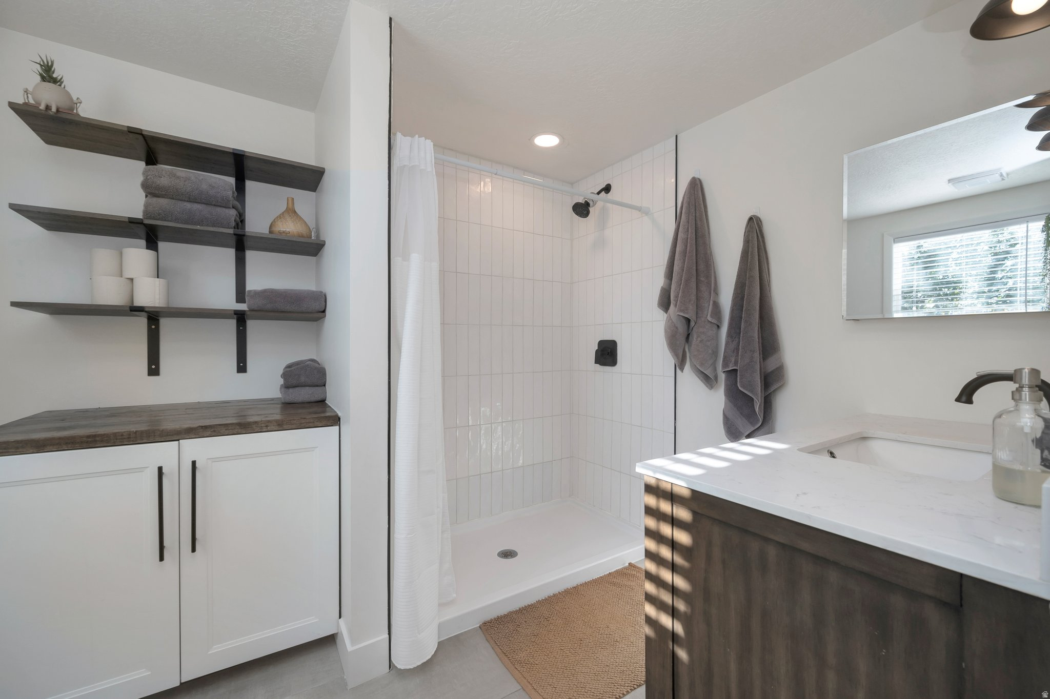 LAURELHURST - Residential