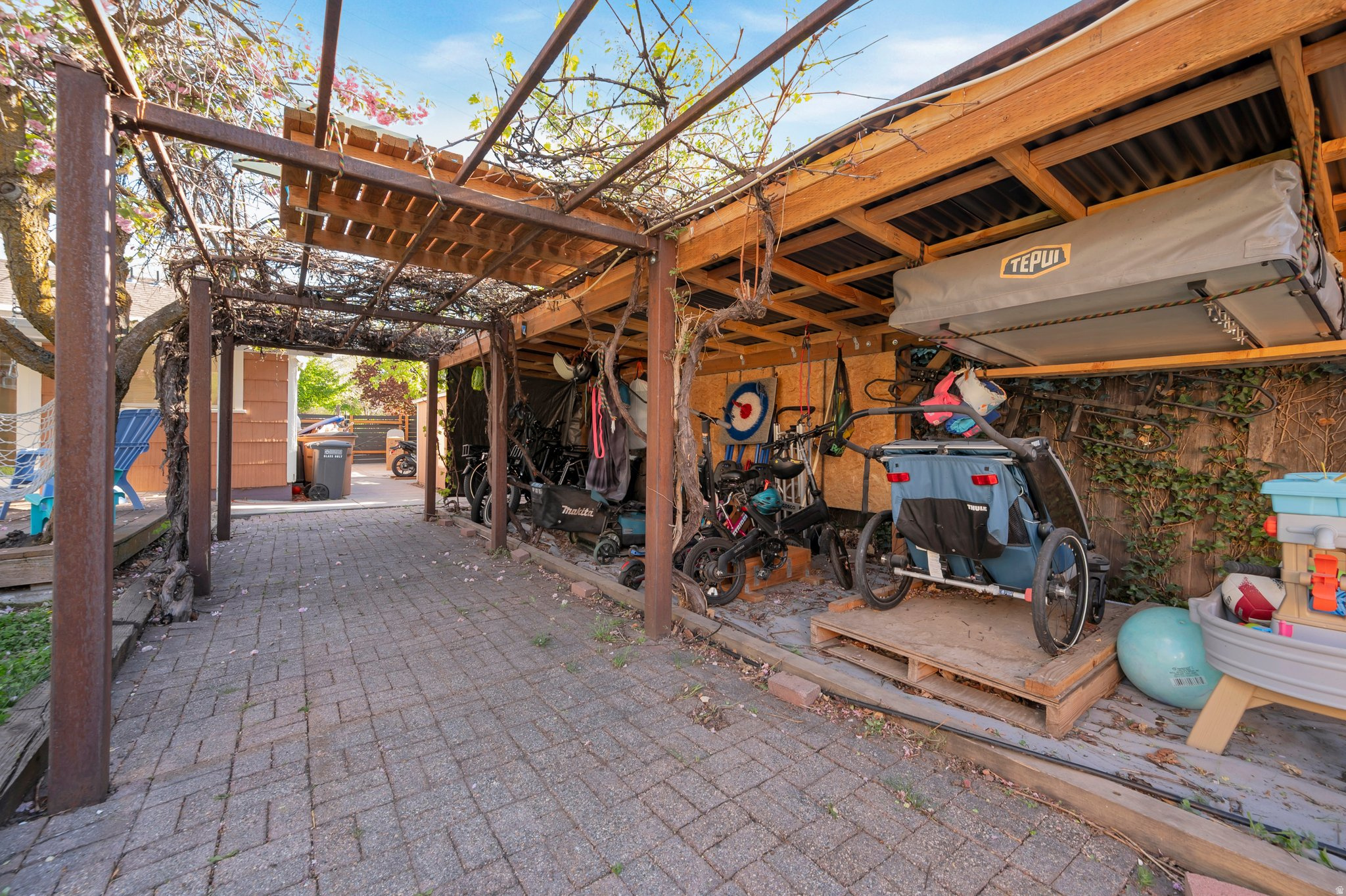 LAURELHURST - Residential