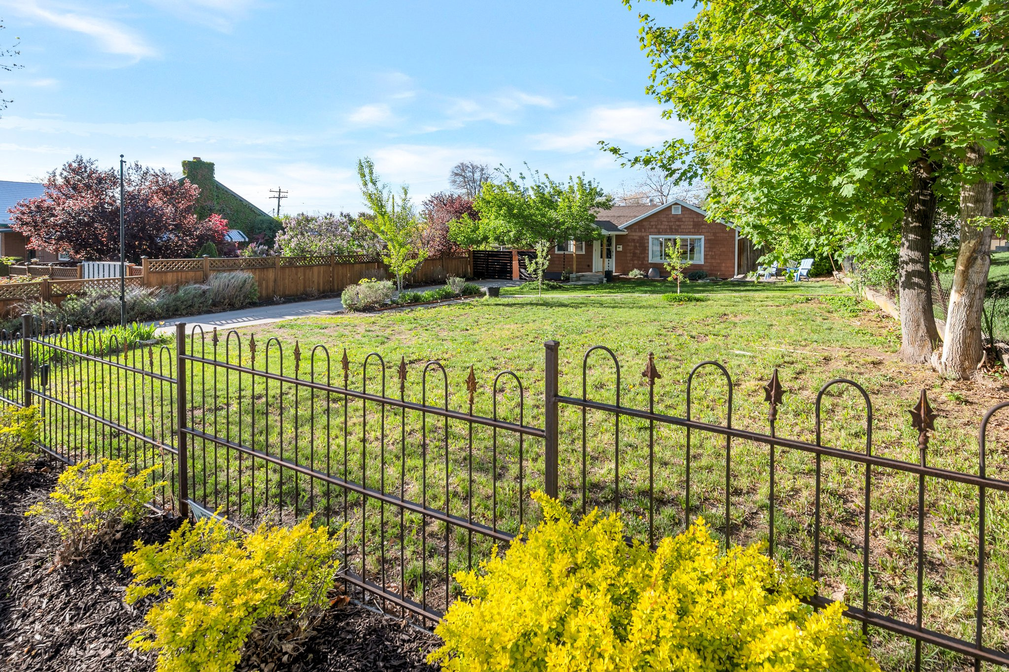 LAURELHURST - Residential