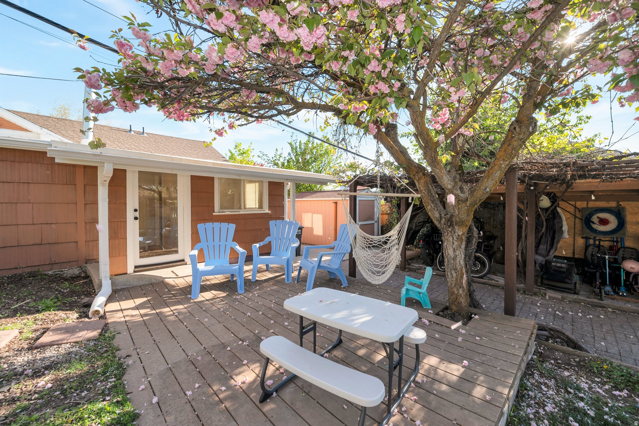 LAURELHURST - Residential