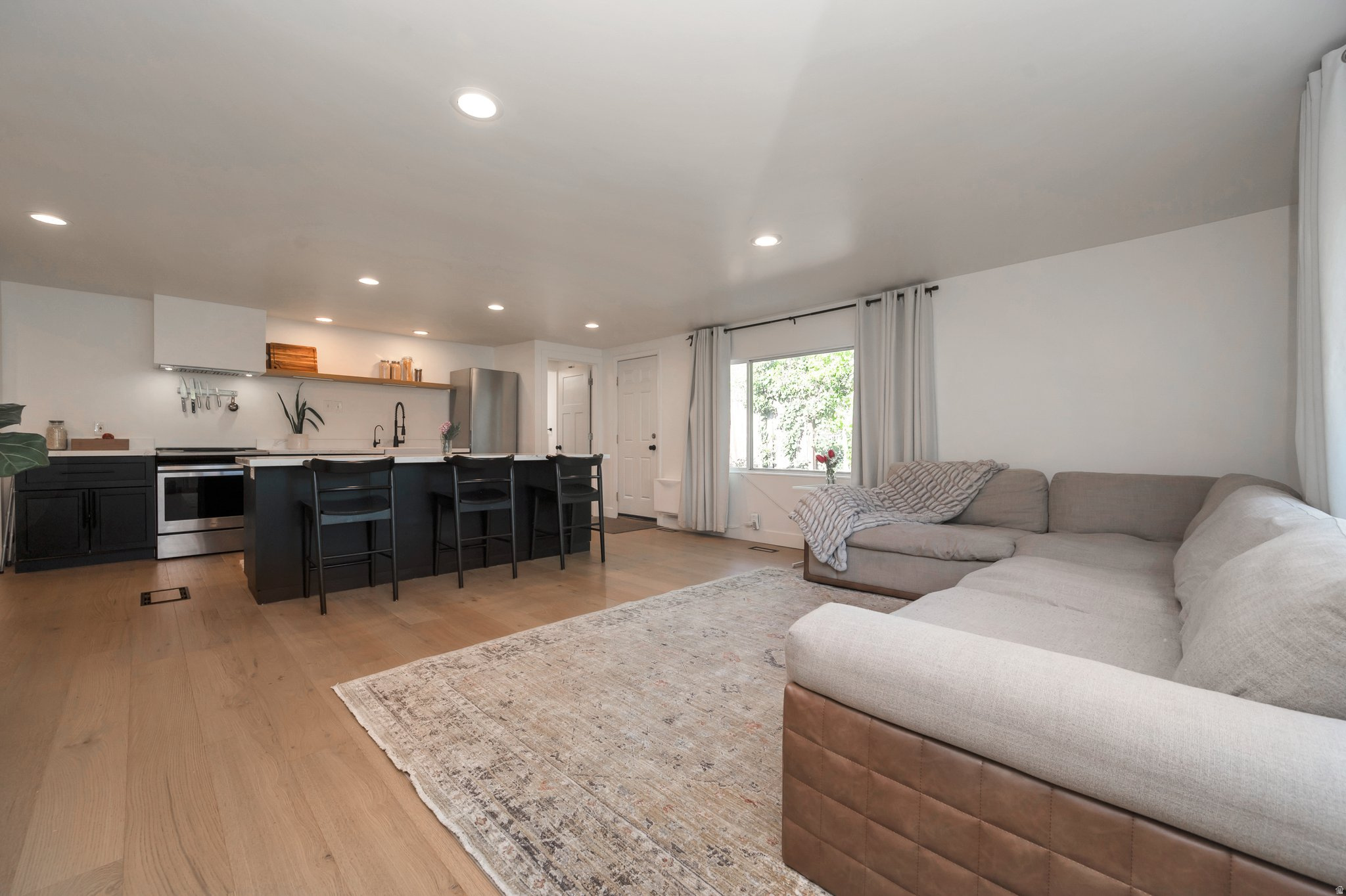 LAURELHURST - Residential