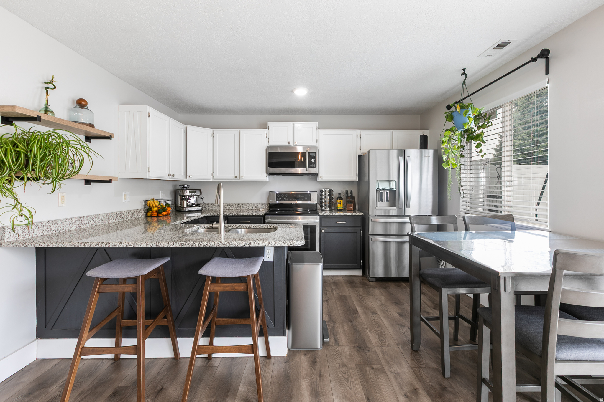 NEW TOWNE SQUARE - Residential