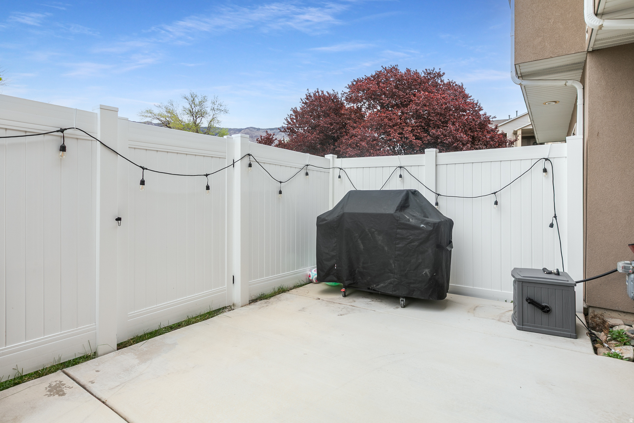 NEW TOWNE SQUARE - Residential