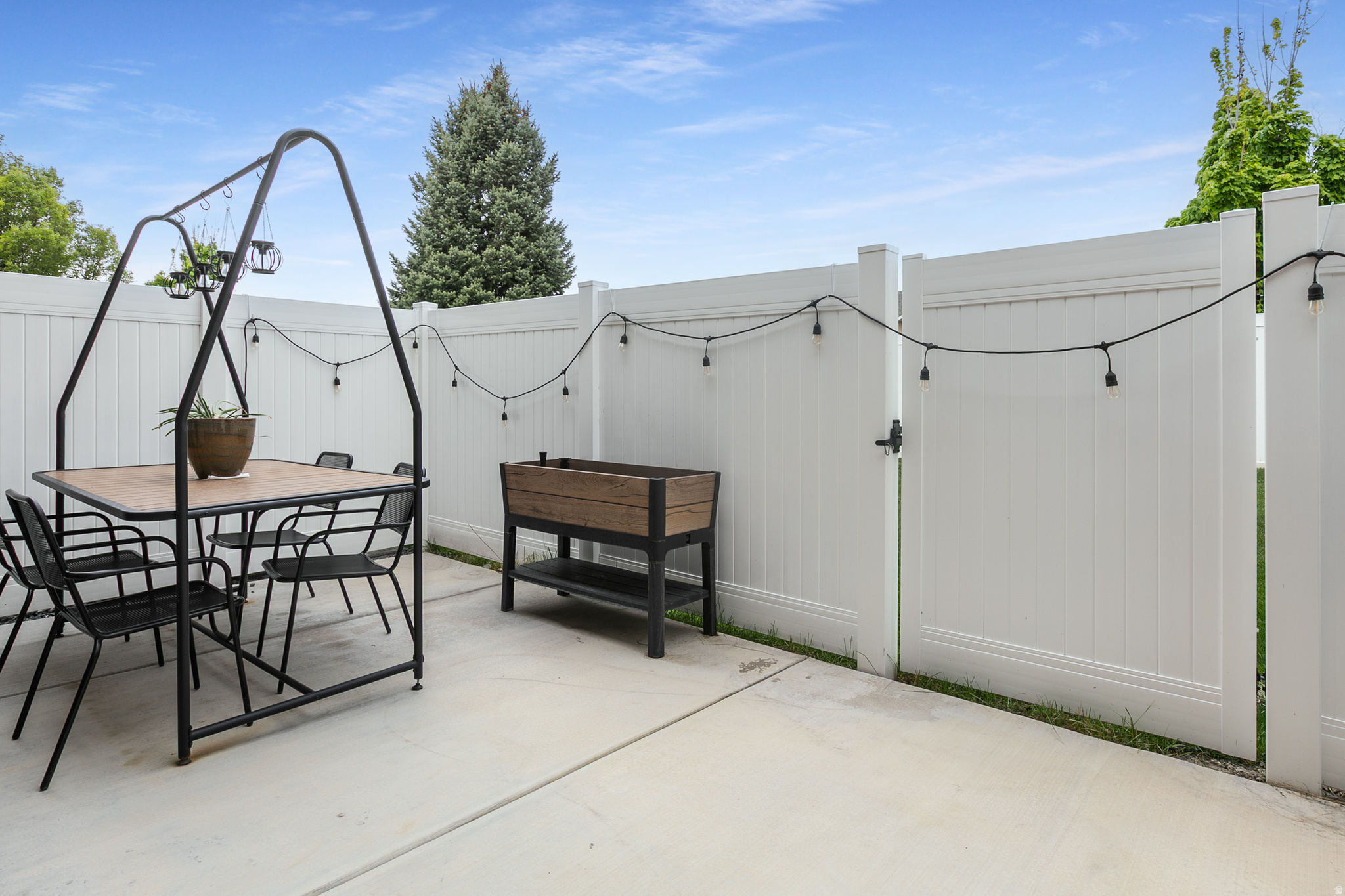 NEW TOWNE SQUARE - Residential