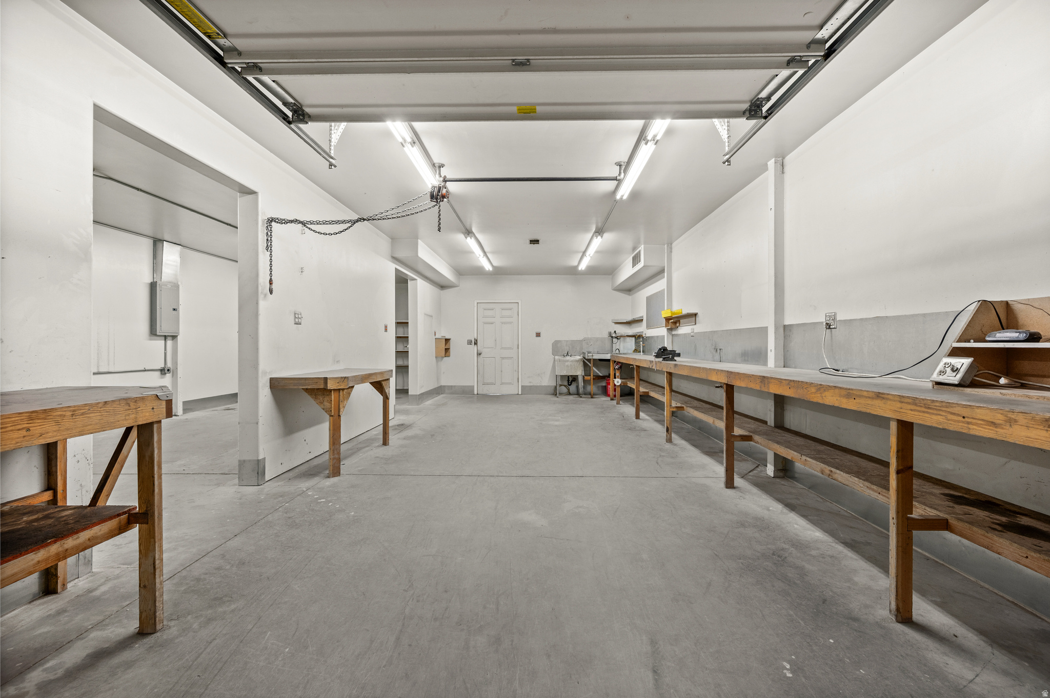 AVIGATION CONDO - Commercial Lease