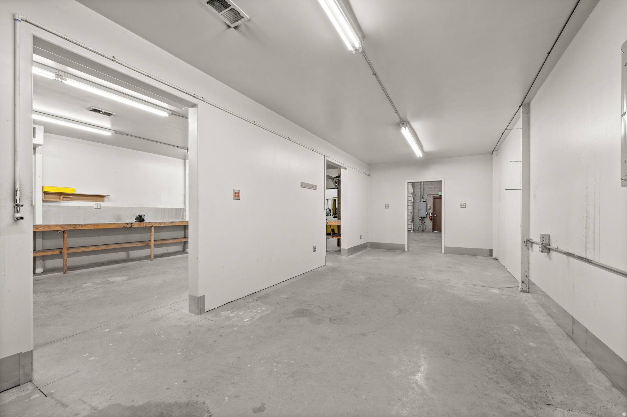 AVIGATION CONDO - Commercial Lease