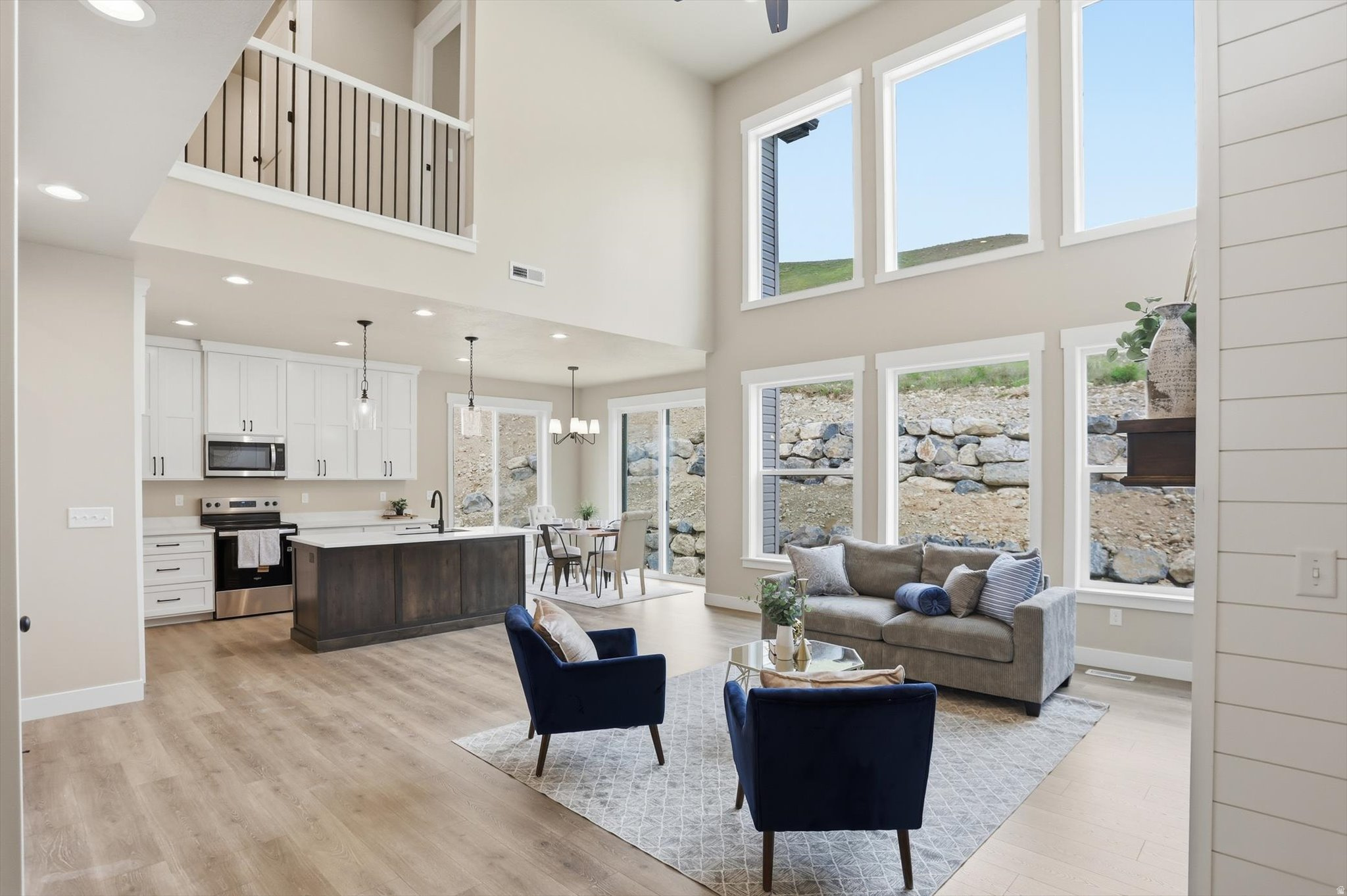 MOUNTAIN GATE ESTATES - Residential