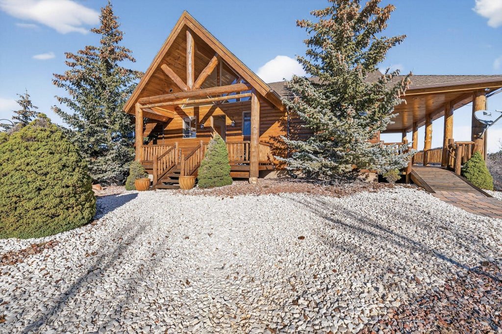 Photo of 2175 W MANITOBAN TRL, Duck Creek Village, UT 84762 (MLS # 2182903)