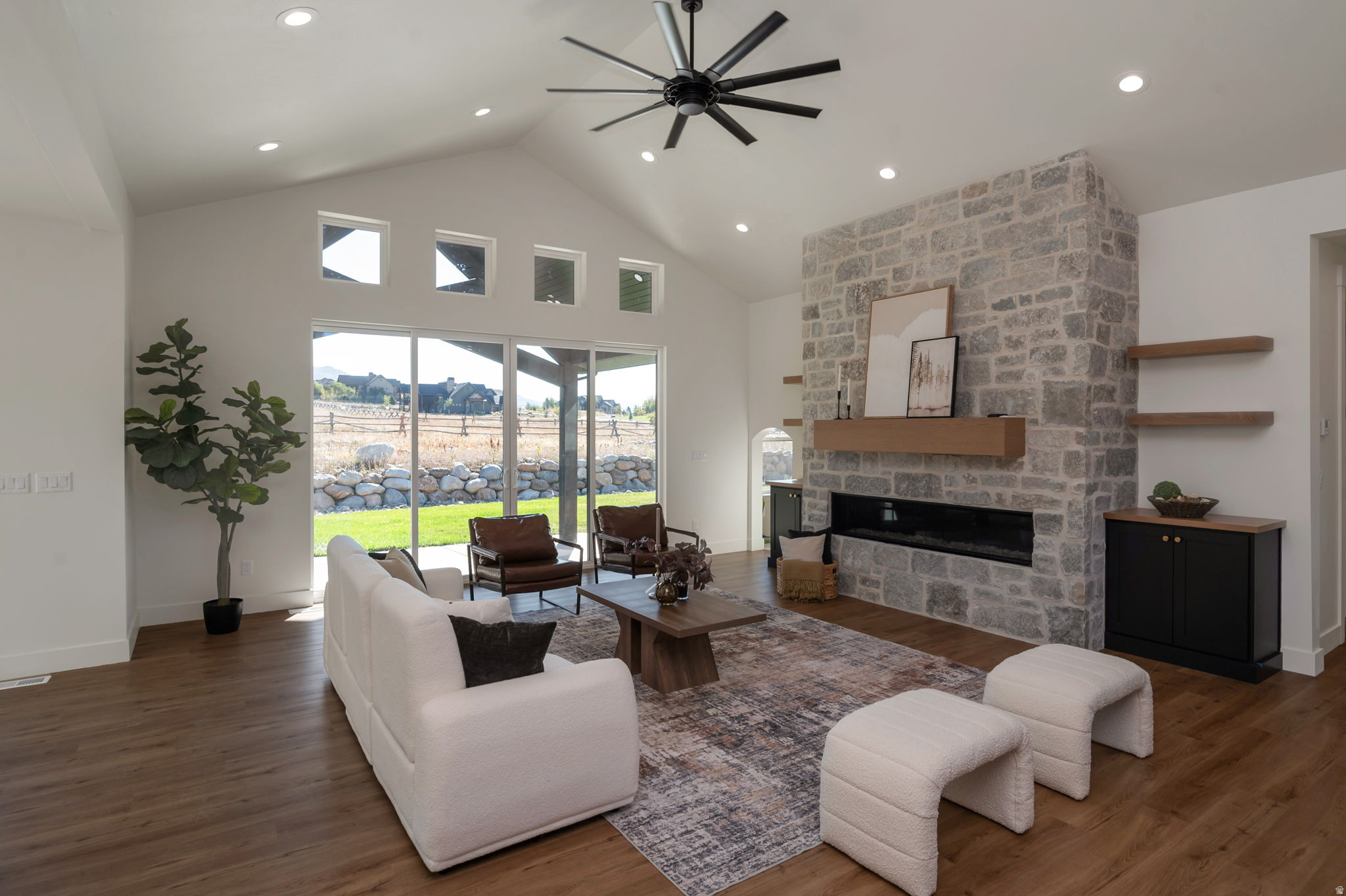 EAGLE RIDGE - Residential