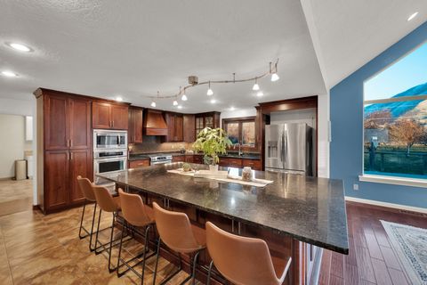 Tiny photo for 310 N 800 E, Mapleton, UT 84664 (MLS # 2131089)