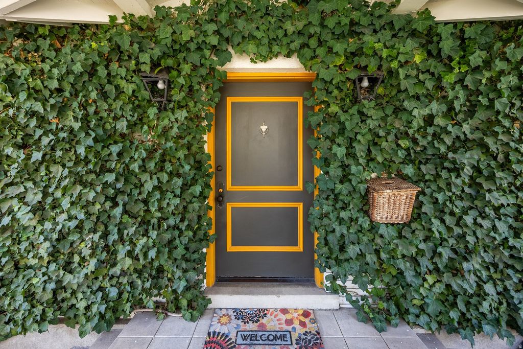 Photo of 139 N VIRGINIA St, Salt Lake City, UT 84103 (MLS # 2142126)