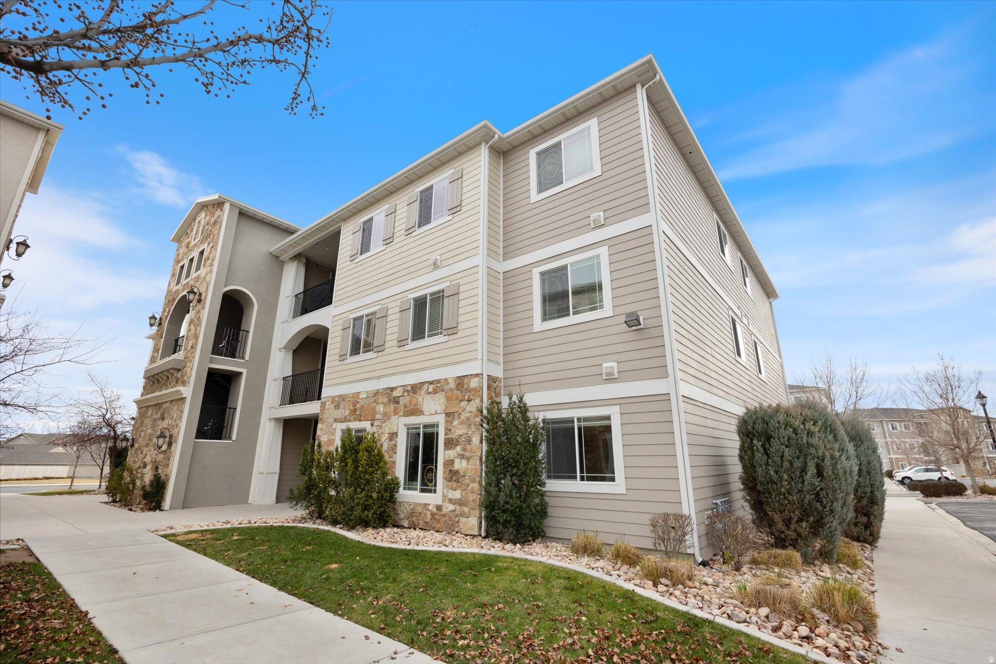 HILLCREST CONDOS - Residential