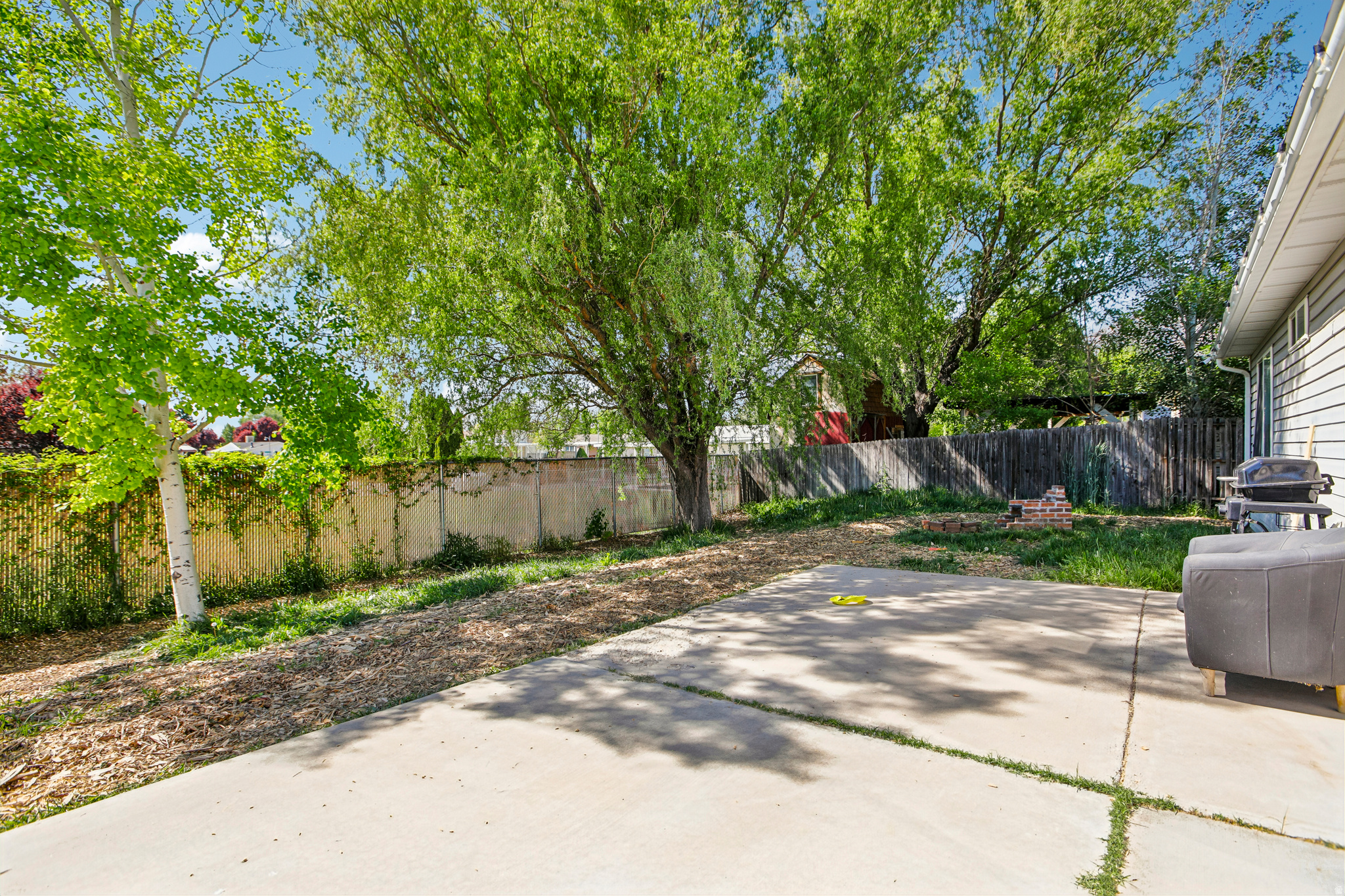 WHISPER WILLOW - Residential