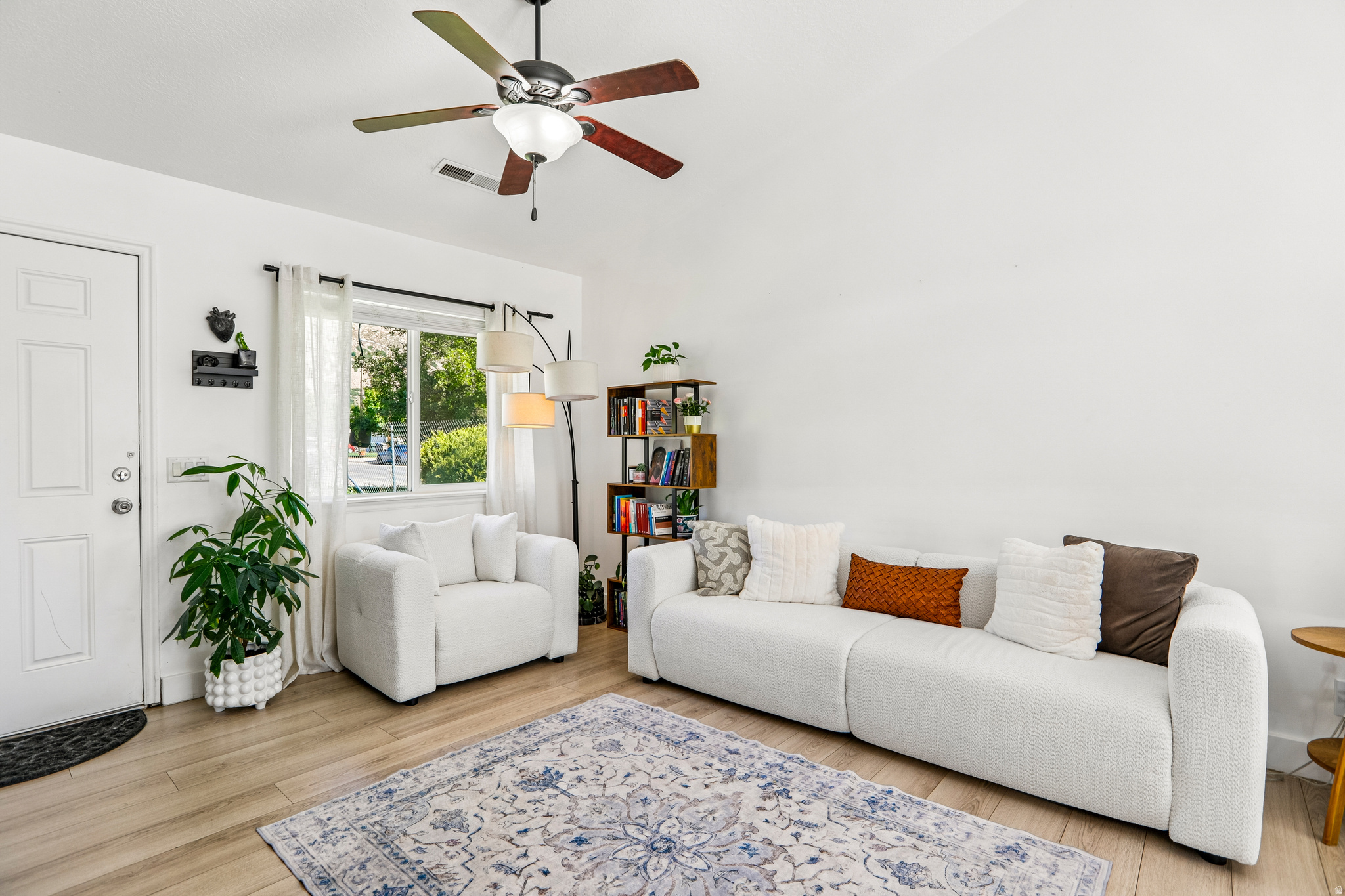 WHISPER WILLOW - Residential