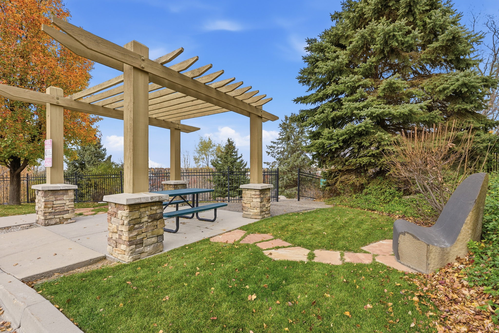 THE POINTE AT LITTLE COTTONWOOD - Residential