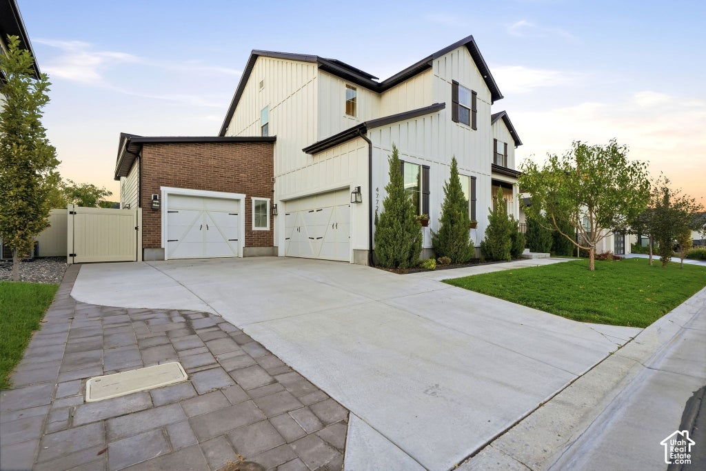 Photo of 4772 W THORNTREE LN S, Herriman, UT 84096 (MLS # 2191676)