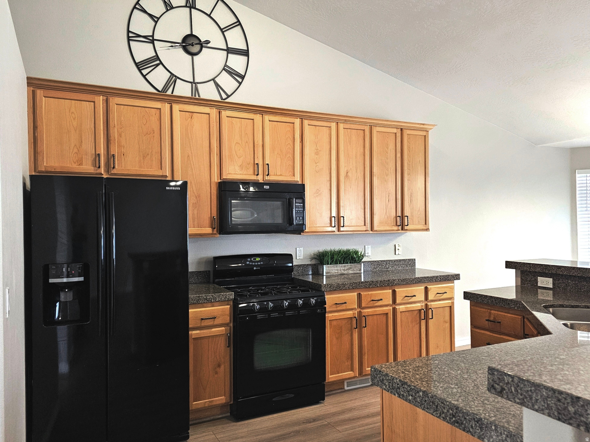 DIAMOND SUMMIT - Residential