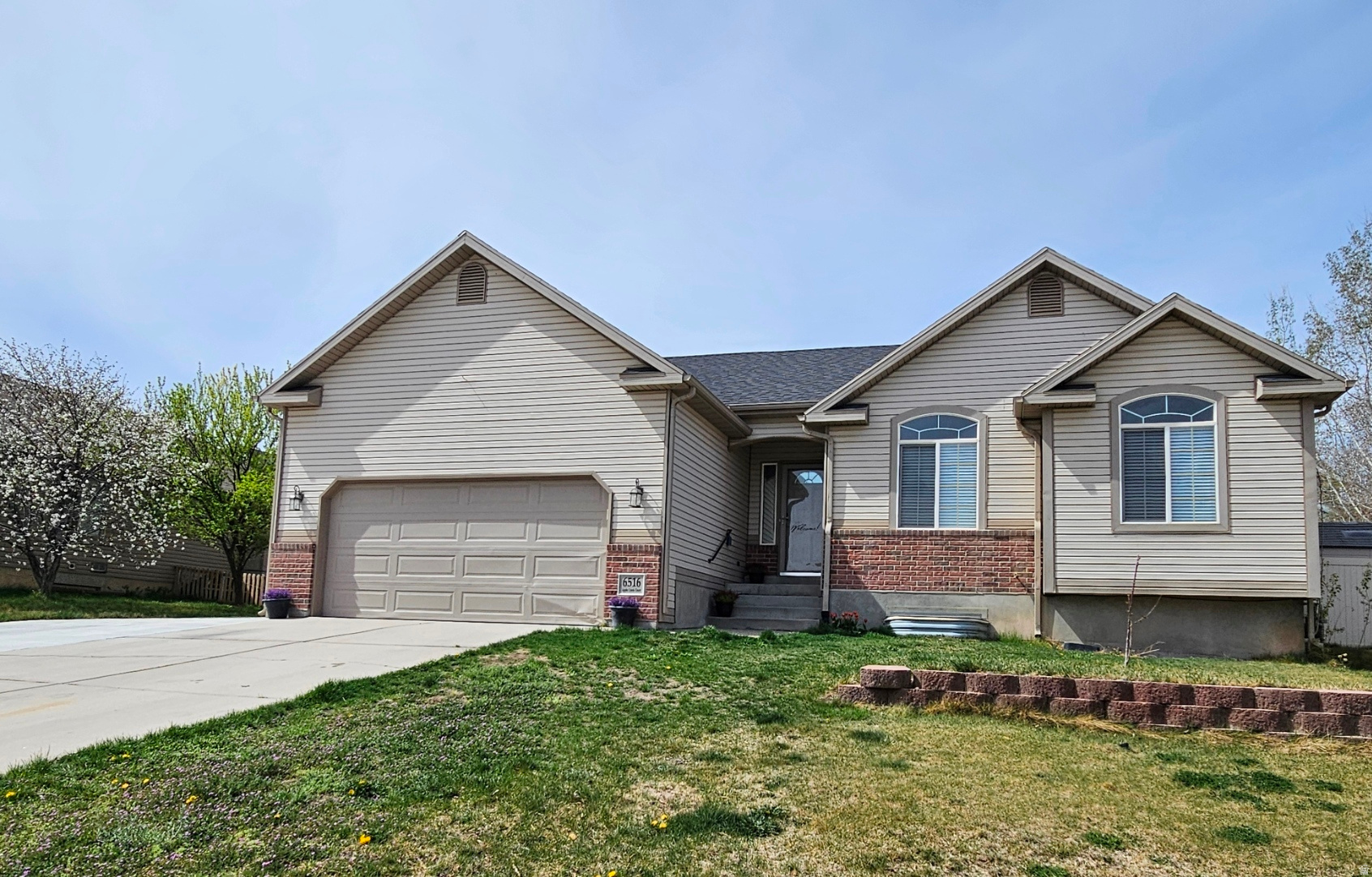 DIAMOND SUMMIT - Residential