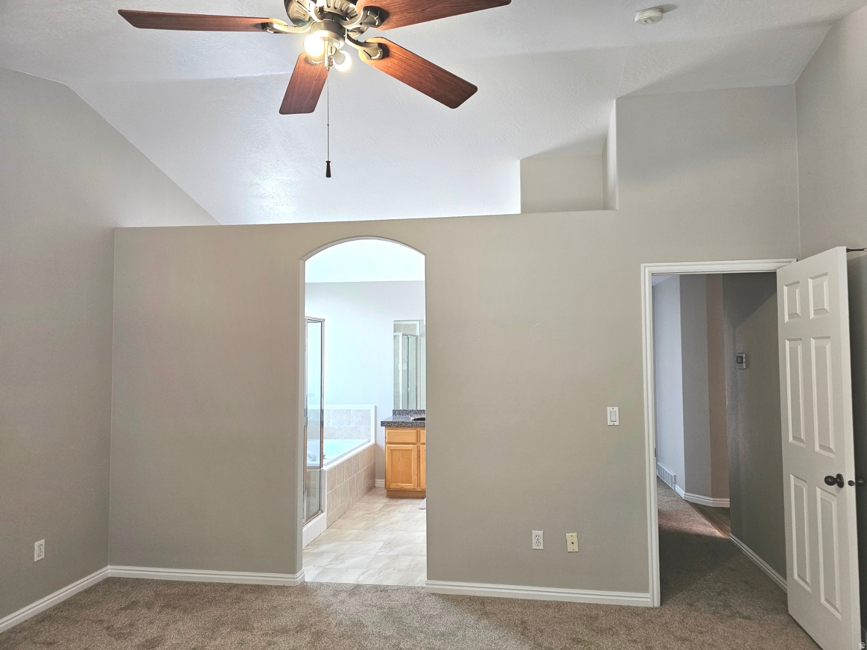 DIAMOND SUMMIT - Residential